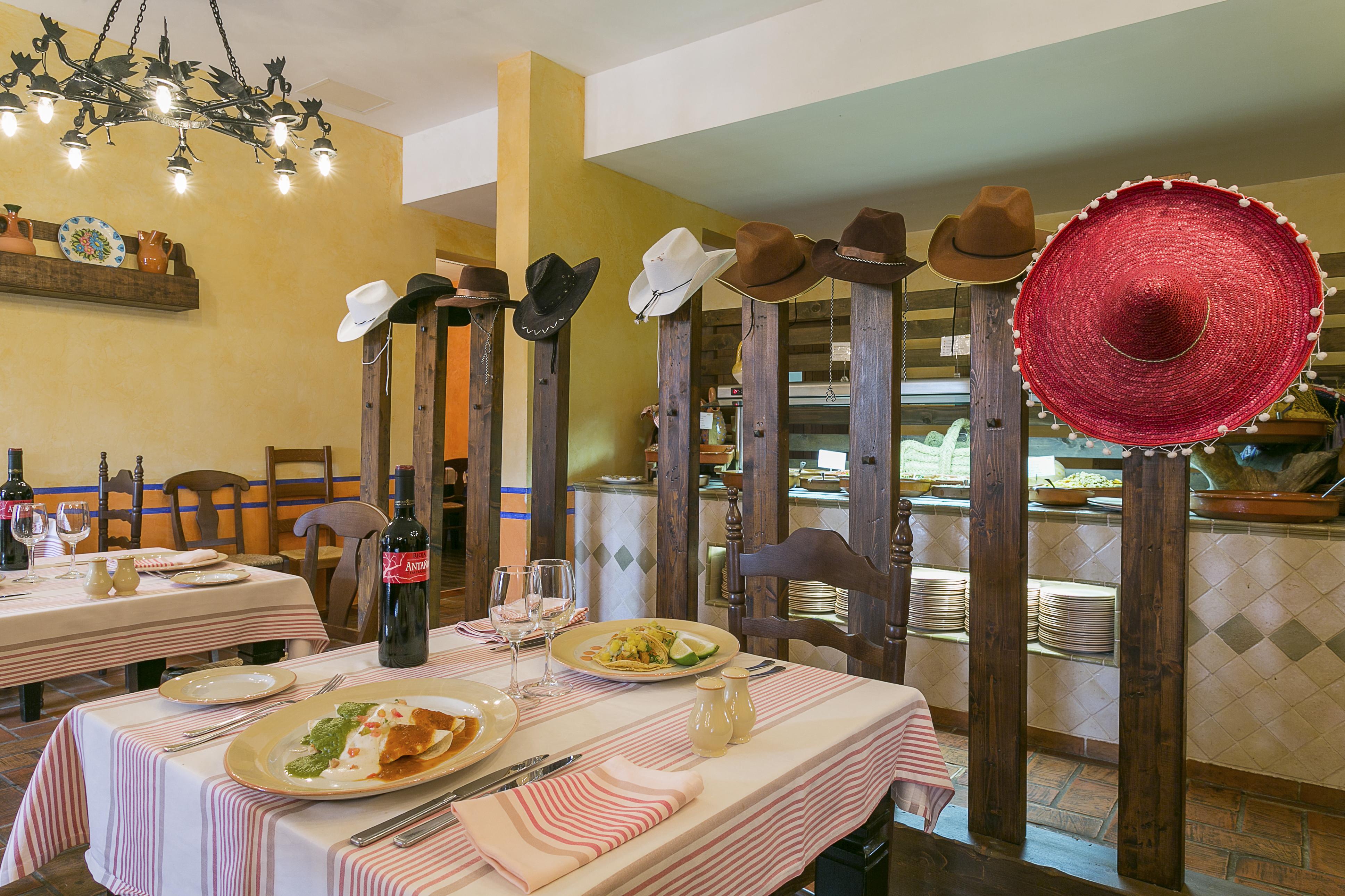 Grand Palladium White Island Resort & Spa Playa d'en Bossa Exteriér fotografie A restaurant in Italy