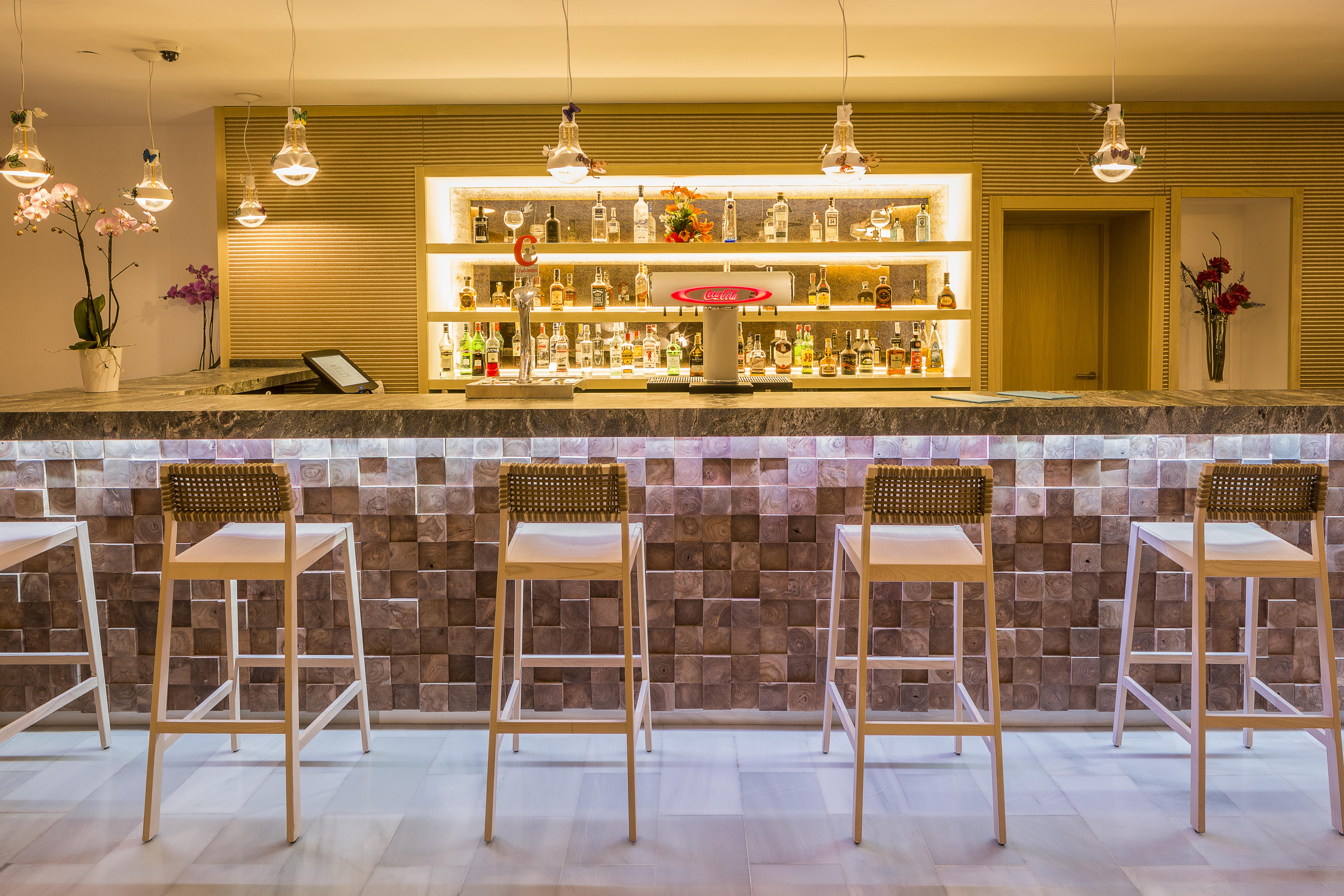 Grand Palladium White Island Resort & Spa Playa d'en Bossa Exteriér fotografie The bar at the hotel