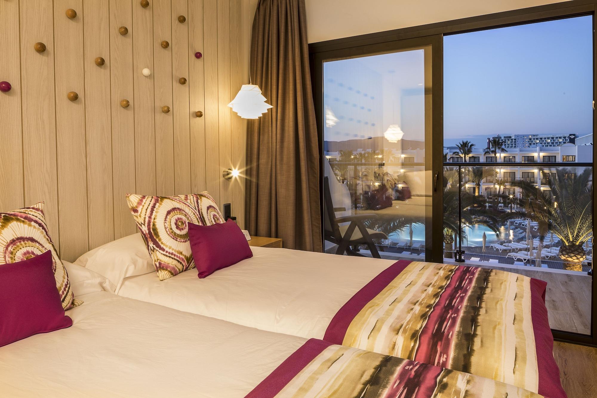 Grand Palladium White Island Resort & Spa Playa d'en Bossa Exteriér fotografie A room at the Hilton Sharm El Sheikh