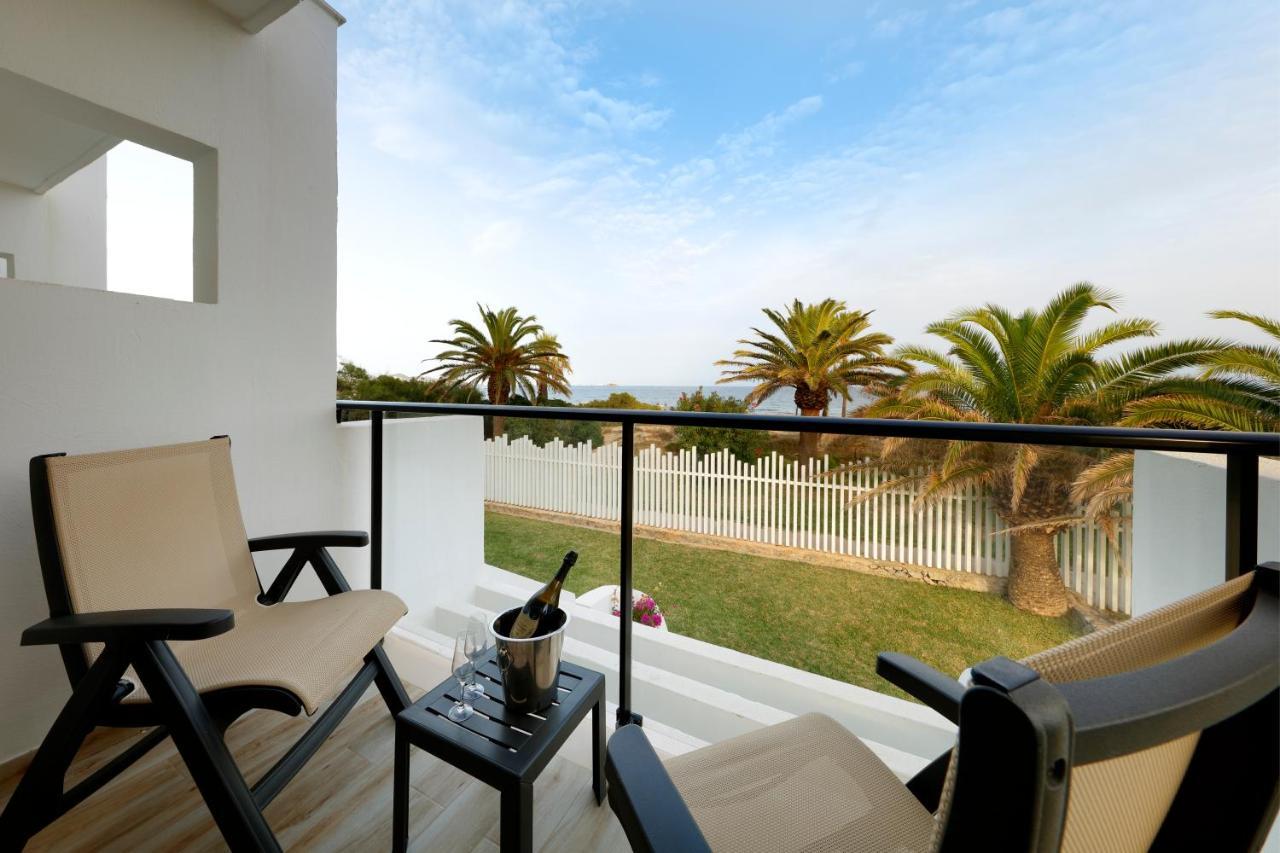 Grand Palladium White Island Resort & Spa Playa d'en Bossa Exteriér fotografie A balcony