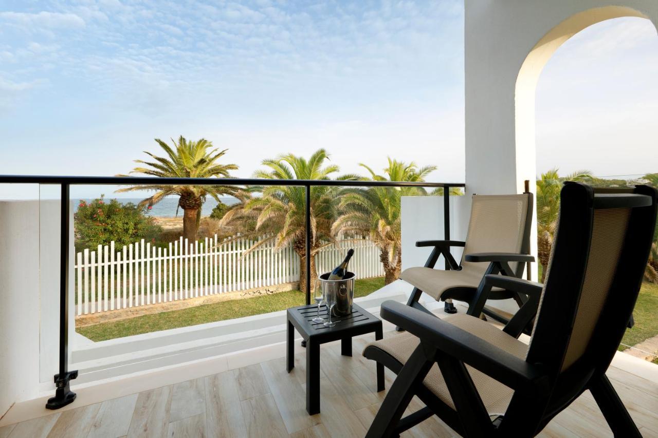 Grand Palladium White Island Resort & Spa Playa d'en Bossa Exteriér fotografie A balcony